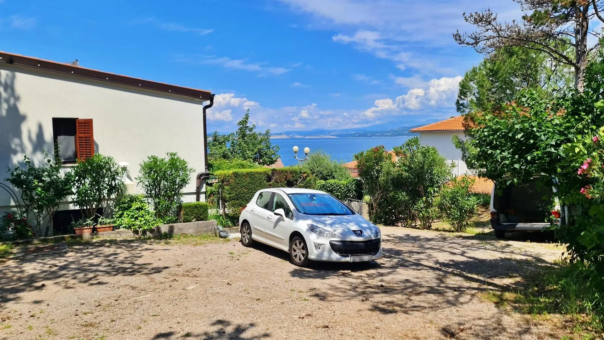 Apartments By The Sea Silo, Krk - 18740 0*, Silo (Krk) Croatia